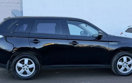 Mitsubishi Outlander III рестайлинг 3, 2014 год, 1 395 000 рублей, 10 фотография