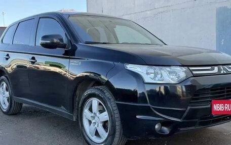 Mitsubishi Outlander III рестайлинг 3, 2014 год, 1 395 000 рублей, 7 фотография