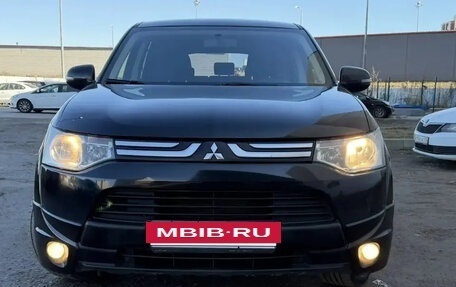 Mitsubishi Outlander III рестайлинг 3, 2014 год, 1 395 000 рублей, 2 фотография