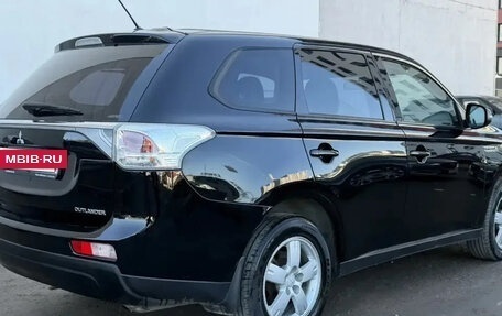 Mitsubishi Outlander III рестайлинг 3, 2014 год, 1 395 000 рублей, 13 фотография