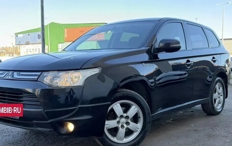 Mitsubishi Outlander III рестайлинг 3, 2014 год, 1 395 000 рублей, 4 фотография