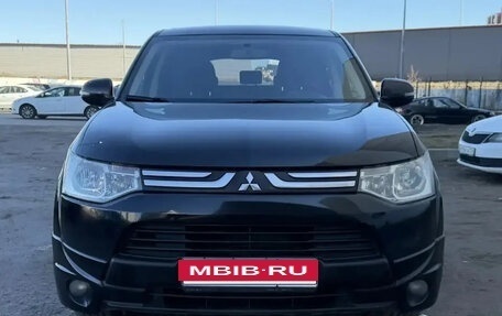 Mitsubishi Outlander III рестайлинг 3, 2014 год, 1 395 000 рублей, 8 фотография