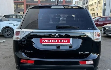 Mitsubishi Outlander III рестайлинг 3, 2014 год, 1 395 000 рублей, 14 фотография