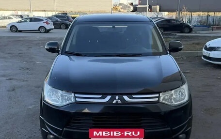 Mitsubishi Outlander III рестайлинг 3, 2014 год, 1 395 000 рублей, 9 фотография