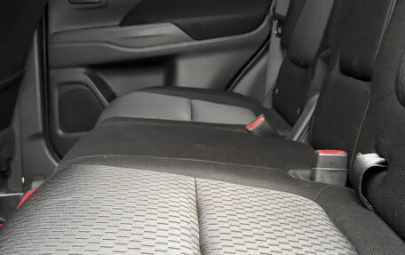 Mitsubishi Outlander III рестайлинг 3, 2014 год, 1 395 000 рублей, 19 фотография