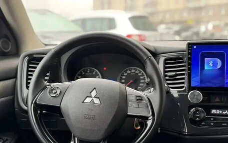 Mitsubishi Outlander III рестайлинг 3, 2014 год, 1 395 000 рублей, 22 фотография