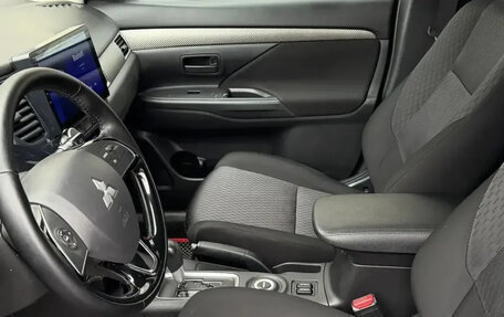 Mitsubishi Outlander III рестайлинг 3, 2014 год, 1 395 000 рублей, 23 фотография