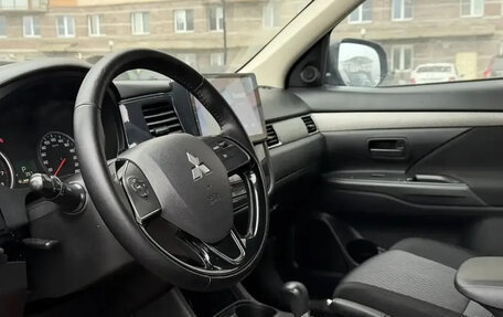 Mitsubishi Outlander III рестайлинг 3, 2014 год, 1 395 000 рублей, 24 фотография