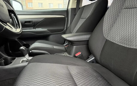 Mitsubishi Outlander III рестайлинг 3, 2014 год, 1 395 000 рублей, 26 фотография