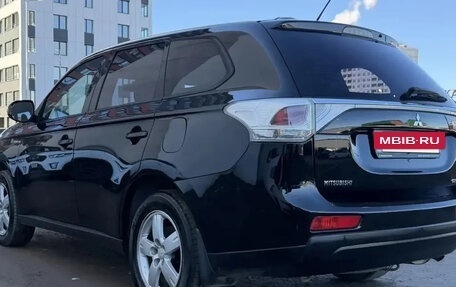 Mitsubishi Outlander III рестайлинг 3, 2014 год, 1 395 000 рублей, 15 фотография