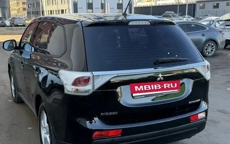 Mitsubishi Outlander III рестайлинг 3, 2014 год, 1 395 000 рублей, 16 фотография