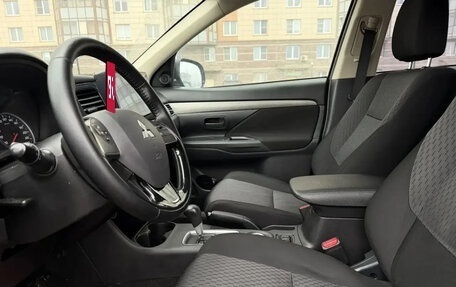 Mitsubishi Outlander III рестайлинг 3, 2014 год, 1 395 000 рублей, 28 фотография