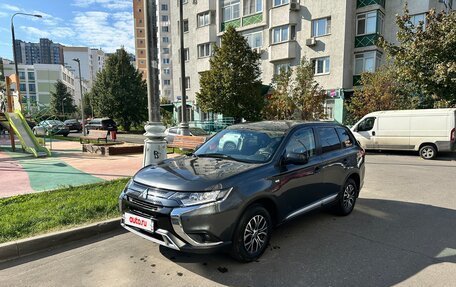 Mitsubishi Outlander III рестайлинг 3, 2021 год, 2 400 000 рублей, 6 фотография