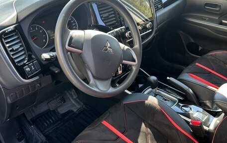 Mitsubishi Outlander III рестайлинг 3, 2021 год, 2 400 000 рублей, 10 фотография