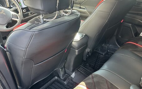 Mitsubishi Outlander III рестайлинг 3, 2021 год, 2 400 000 рублей, 11 фотография