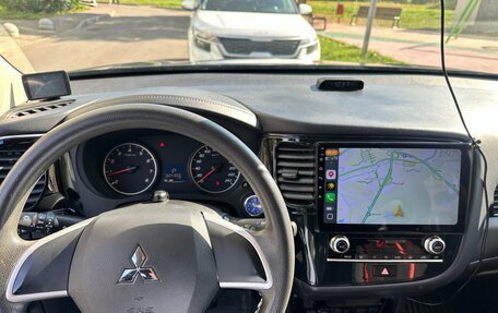 Mitsubishi Outlander III рестайлинг 3, 2021 год, 2 400 000 рублей, 8 фотография