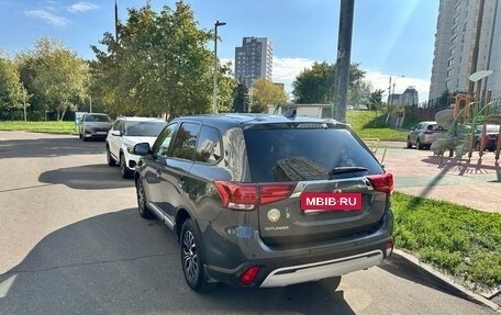 Mitsubishi Outlander III рестайлинг 3, 2021 год, 2 400 000 рублей, 5 фотография