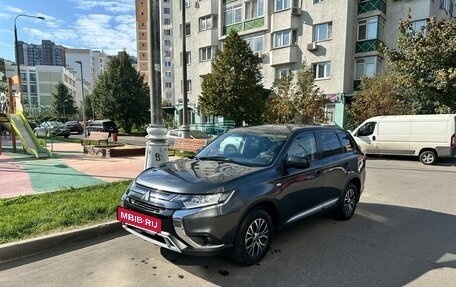 Mitsubishi Outlander III рестайлинг 3, 2021 год, 2 400 000 рублей, 7 фотография