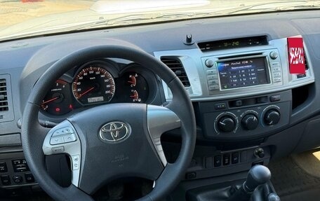 Toyota Hilux VII, 2013 год, 1 840 000 рублей, 24 фотография