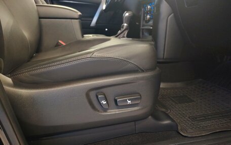 Toyota Land Cruiser Prado 150 рестайлинг 2, 2019 год, 4 790 000 рублей, 8 фотография