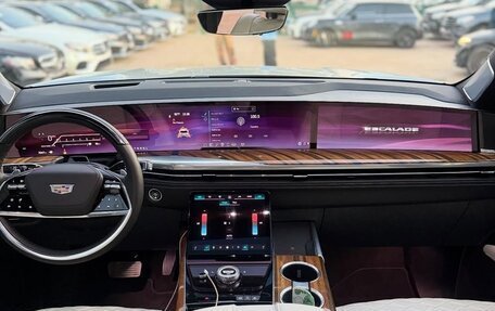 Cadillac Escalade V, 2025 год, 17 272 000 рублей, 10 фотография