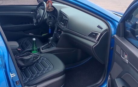 Hyundai Elantra VI рестайлинг, 2017 год, 1 700 000 рублей, 7 фотография