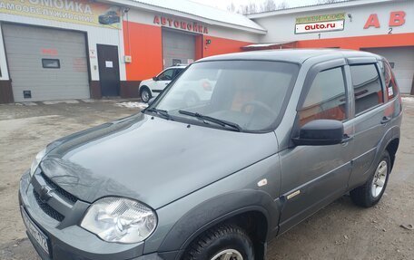 Chevrolet Niva I рестайлинг, 2017 год, 600 000 рублей, 5 фотография