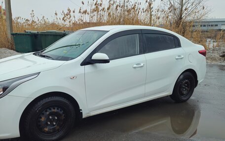 KIA Rio IV, 2017 год, 1 000 000 рублей, 2 фотография