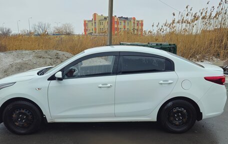 KIA Rio IV, 2017 год, 1 000 000 рублей, 3 фотография