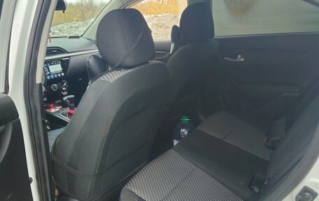 KIA Rio IV, 2017 год, 1 000 000 рублей, 10 фотография