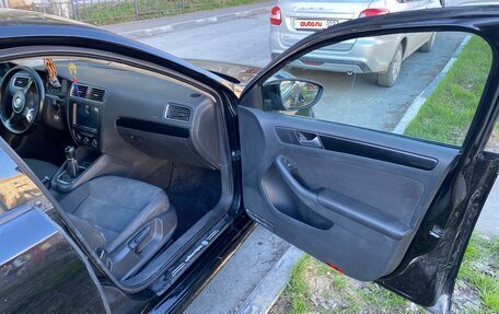 Volkswagen Jetta VI, 2013 год, 985 000 рублей, 2 фотография