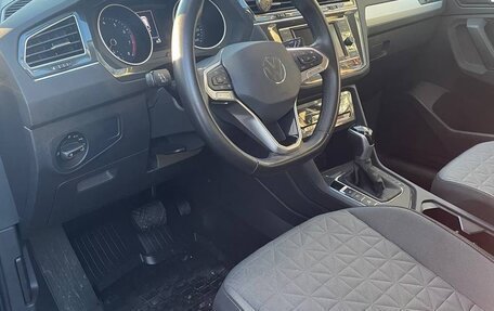 Volkswagen Tiguan II, 2021 год, 2 850 000 рублей, 19 фотография