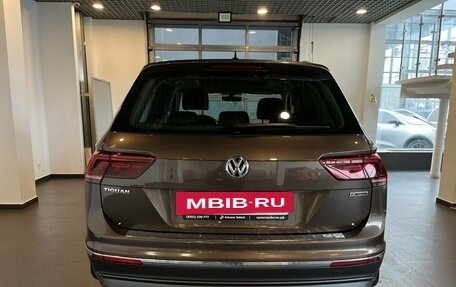 Volkswagen Tiguan II, 2018 год, 2 675 000 рублей, 4 фотография