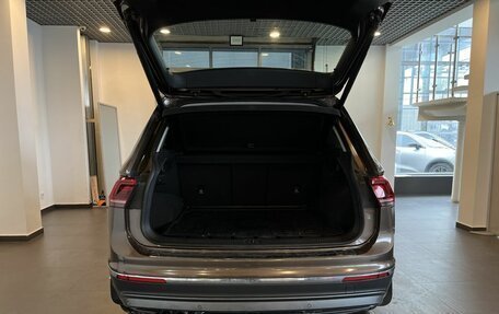 Volkswagen Tiguan II, 2018 год, 2 675 000 рублей, 37 фотография