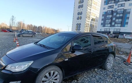 Opel Astra J, 2011 год, 630 000 рублей, 3 фотография