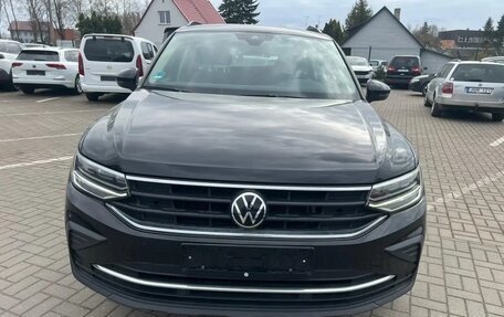 Volkswagen Tiguan II, 2022 год, 2 172 000 рублей, 6 фотография