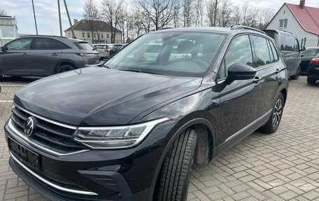 Volkswagen Tiguan II, 2022 год, 2 172 000 рублей, 4 фотография