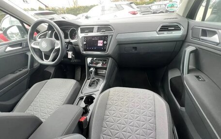 Volkswagen Tiguan II, 2022 год, 2 172 000 рублей, 10 фотография