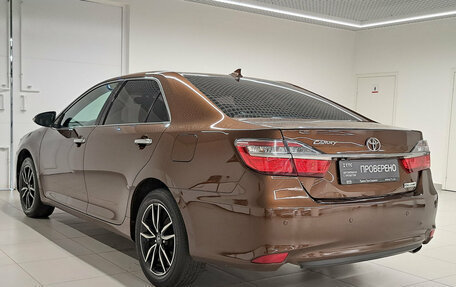 Toyota Camry, 2017 год, 2 100 000 рублей, 11 фотография