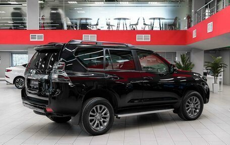 Toyota Land Cruiser Prado 150 рестайлинг 2, 2016 год, 3 250 000 рублей, 2 фотография