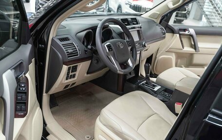 Toyota Land Cruiser Prado 150 рестайлинг 2, 2016 год, 3 250 000 рублей, 6 фотография