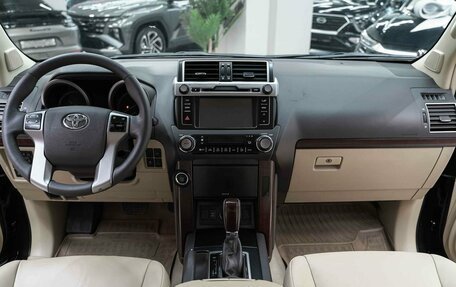 Toyota Land Cruiser Prado 150 рестайлинг 2, 2016 год, 3 250 000 рублей, 12 фотография