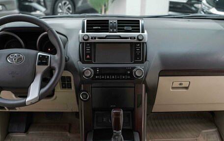 Toyota Land Cruiser Prado 150 рестайлинг 2, 2016 год, 3 250 000 рублей, 13 фотография