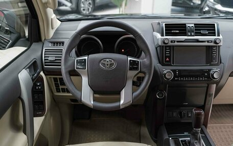 Toyota Land Cruiser Prado 150 рестайлинг 2, 2016 год, 3 250 000 рублей, 14 фотография