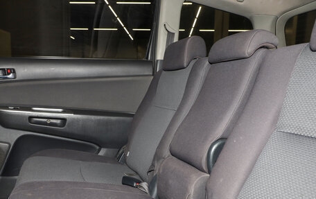 Toyota Wish II, 2004 год, 699 000 рублей, 16 фотография