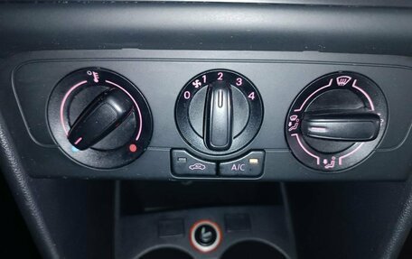 Volkswagen Polo VI (EU Market), 2015 год, 800 000 рублей, 17 фотография