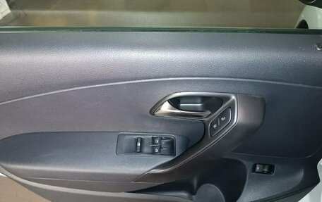 Volkswagen Polo VI (EU Market), 2015 год, 800 000 рублей, 23 фотография