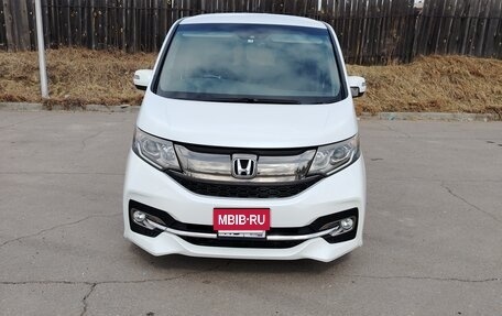 Honda Stepwgn IV, 2015 год, 1 750 000 рублей, 2 фотография