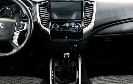 Mitsubishi L200 IV рестайлинг, 2022 год, 3 499 999 рублей, 15 фотография