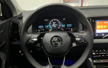 Skoda Karoq I, 2023 год, 2 137 000 рублей, 8 фотография